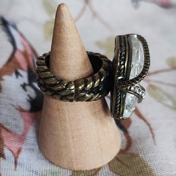 Emerald Cut Large Clear Stone Cocktail Ring Stretch Brass Tone Rhinestone Size 7 - Picture 3 of 11